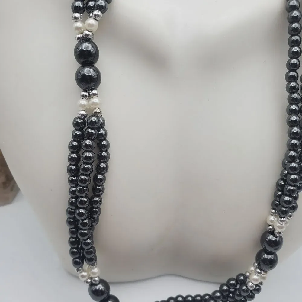 Metalic black and white‎ beaded classy high fashion necklace